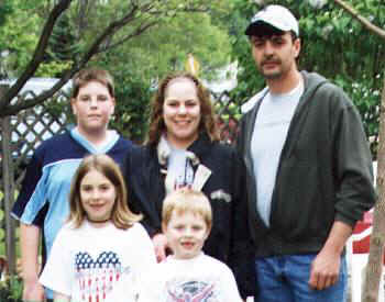 Seniors Joe Brandy's family May 2003.jpg (22651 bytes)