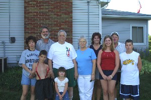 Tony Gurto Fam 2001 reunion.JPG (25147 bytes)