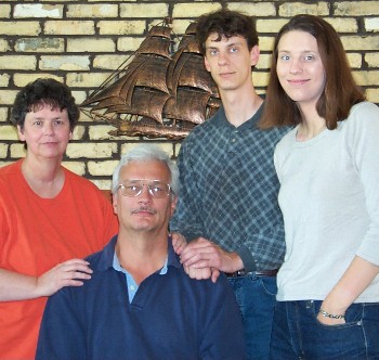 Waldoch Family Photo 2000.JPG (42855 bytes)